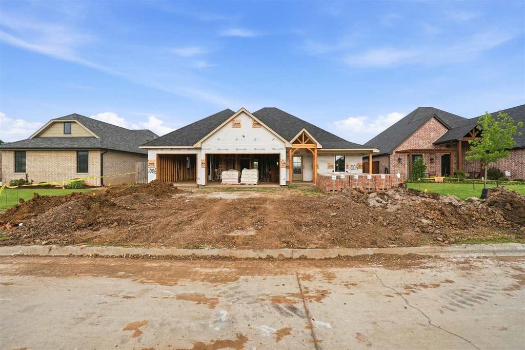 1006 NE Oriole Dr, Lawton, OK 73507