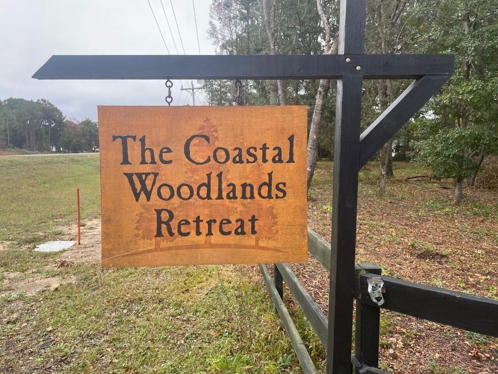 Image 1 of property listing at 5565 Huckleberry Lane, Mcclellanville, SC 29458