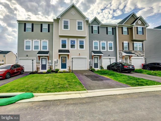 38 TROTTING RD, Inwood, WV 25428