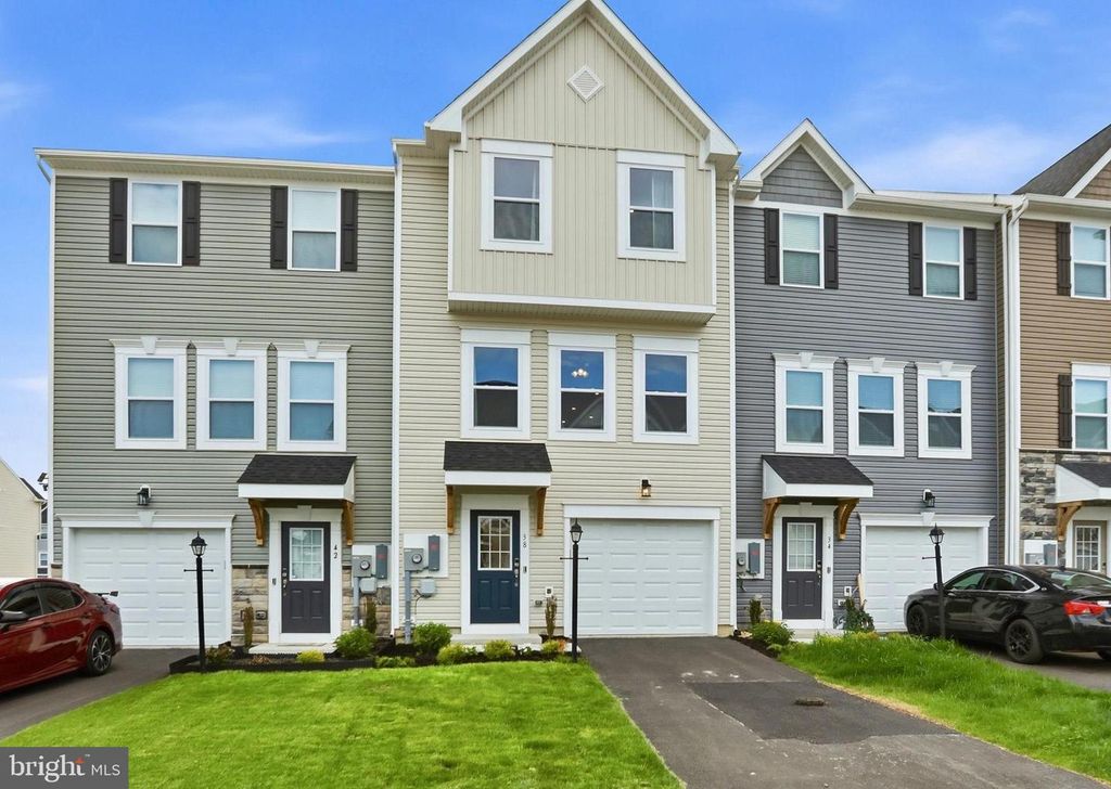 38 TROTTING RD, Inwood, WV 25428