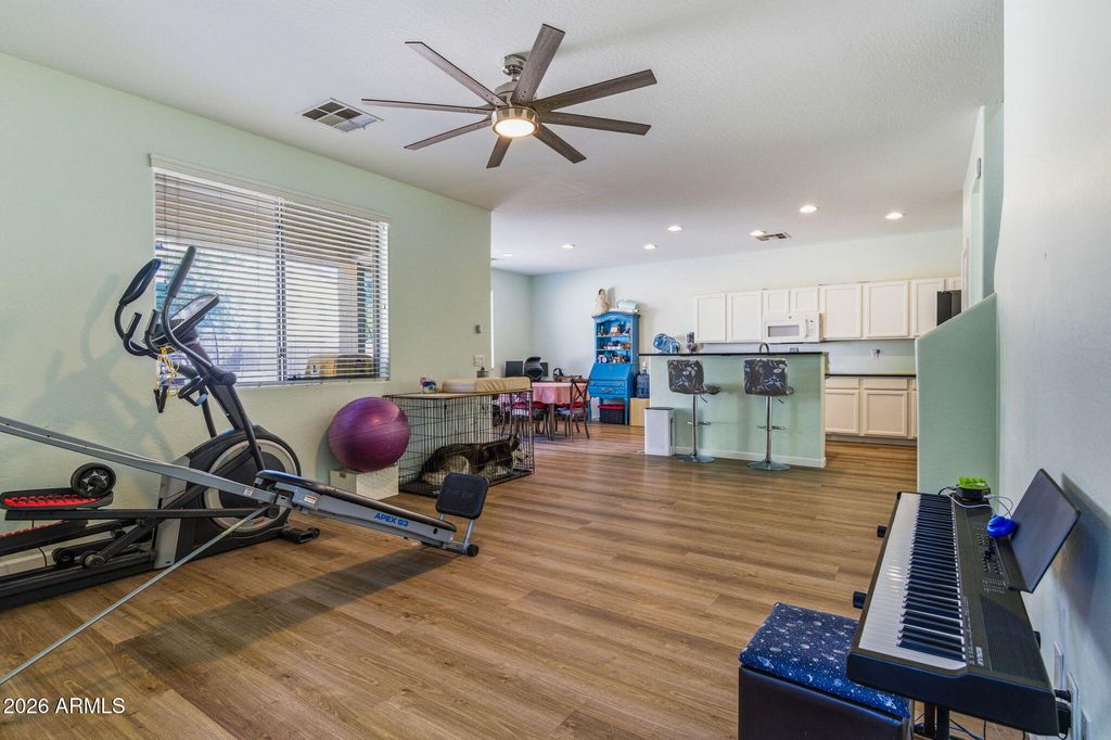 Image 16 of property listing at 41254 W CAPISTRANO Drive, Maricopa, AZ 85138