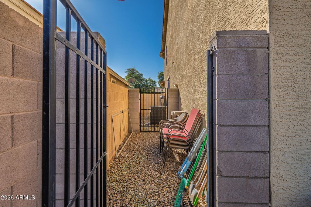 Image 38 of property listing at 41254 W CAPISTRANO Drive, Maricopa, AZ 85138