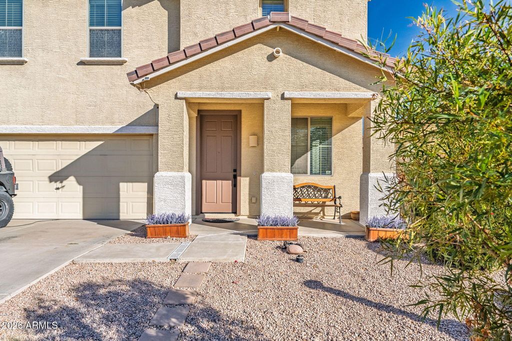 Image 4 of property listing at 41254 W CAPISTRANO Drive, Maricopa, AZ 85138