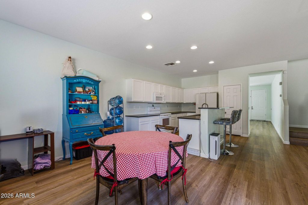 Image 8 of property listing at 41254 W CAPISTRANO Drive, Maricopa, AZ 85138
