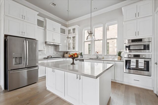 1005 Saint Charles Street, Houston, TX 77003