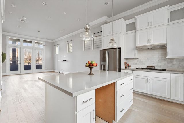 1005 Saint Charles Street, Houston, TX 77003