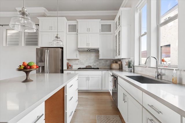 1005 Saint Charles Street, Houston, TX 77003