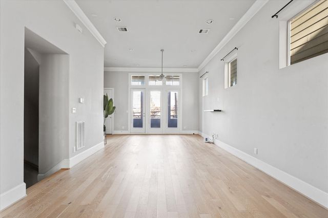 1005 Saint Charles Street, Houston, TX 77003