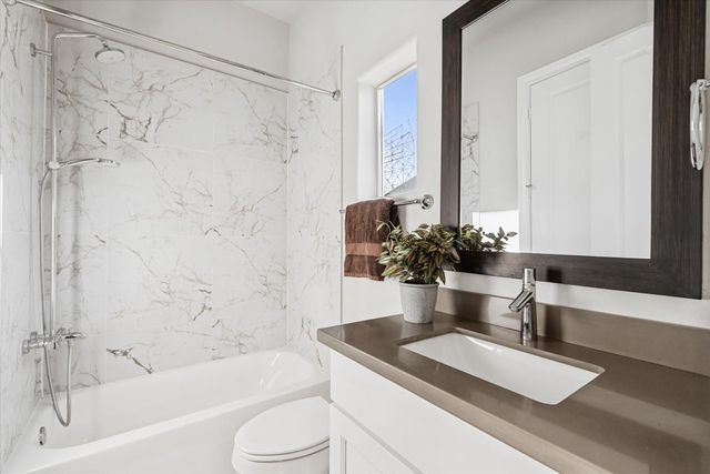 1005 Saint Charles Street, Houston, TX 77003