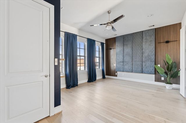 1005 Saint Charles Street, Houston, TX 77003