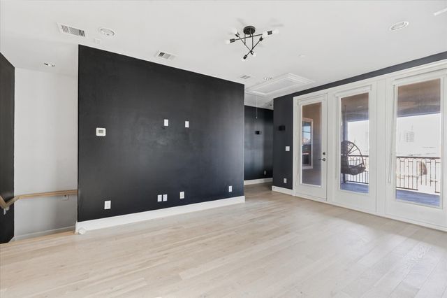 1005 Saint Charles Street, Houston, TX 77003