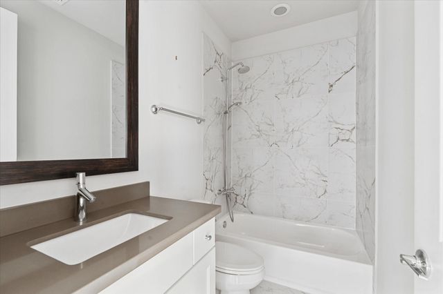 1005 Saint Charles Street, Houston, TX 77003