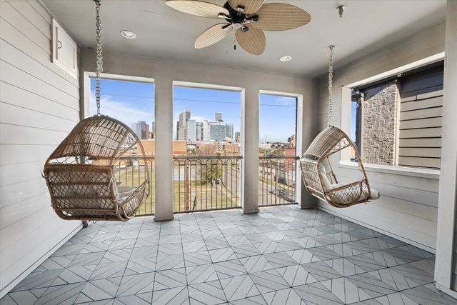 1005 Saint Charles Street, Houston, TX 77003