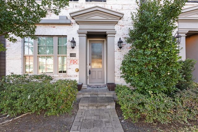 1005 Saint Charles Street, Houston, TX 77003