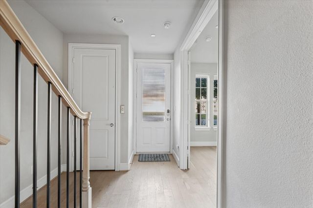 1005 Saint Charles Street, Houston, TX 77003