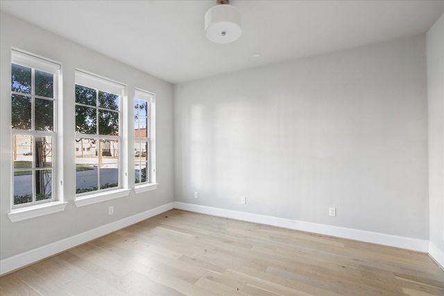 1005 Saint Charles Street, Houston, TX 77003