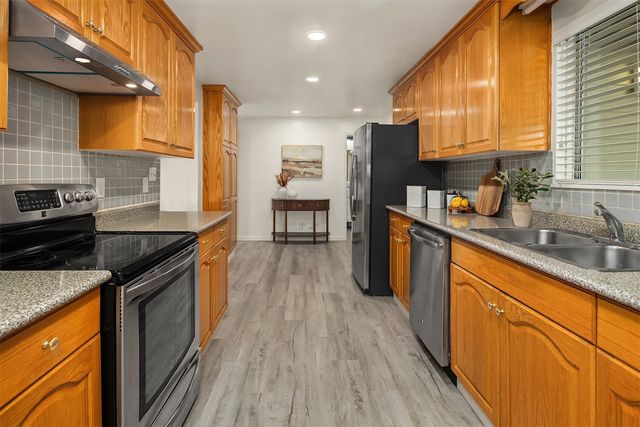 8810 NE 187th Street, Bothell, WA 98011