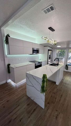 1118 E LINEBAUGH AVENUE, Tampa, FL 33612