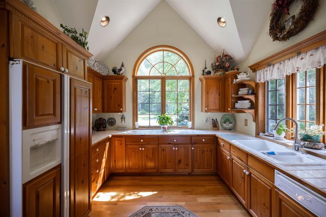 1189 Cole Pond Road, Jamaica, VT 05343