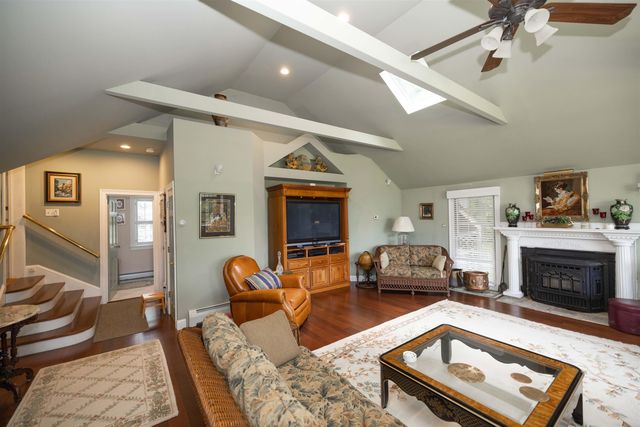 1189 Cole Pond Road, Jamaica, VT 05343