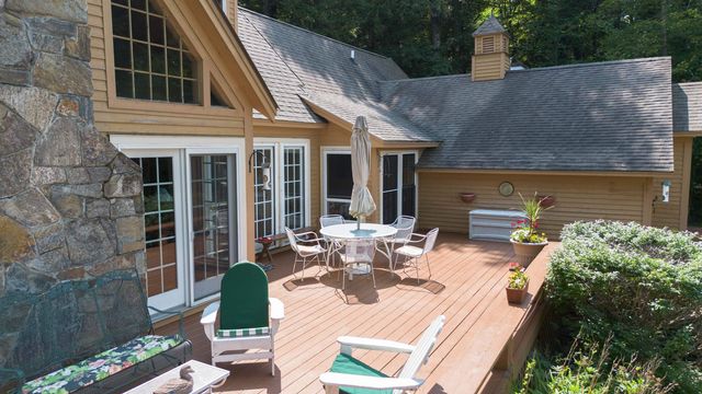 1189 Cole Pond Road, Jamaica, VT 05343