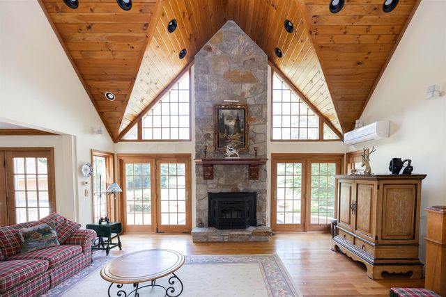 1189 Cole Pond Road, Jamaica, VT 05343