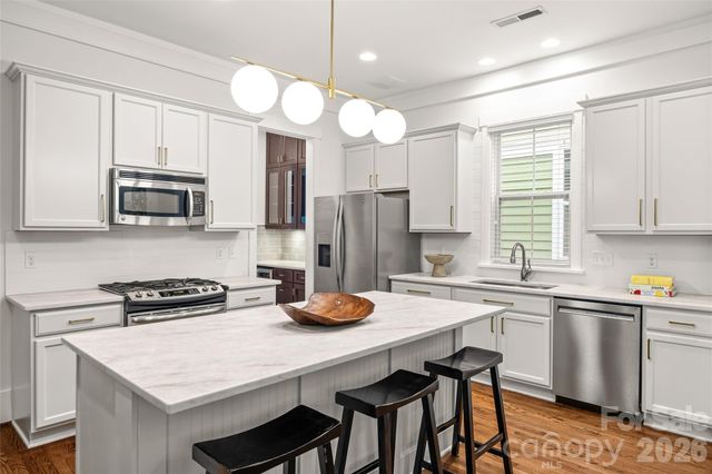 1431 Tippah Park Court, Charlotte, NC 28205