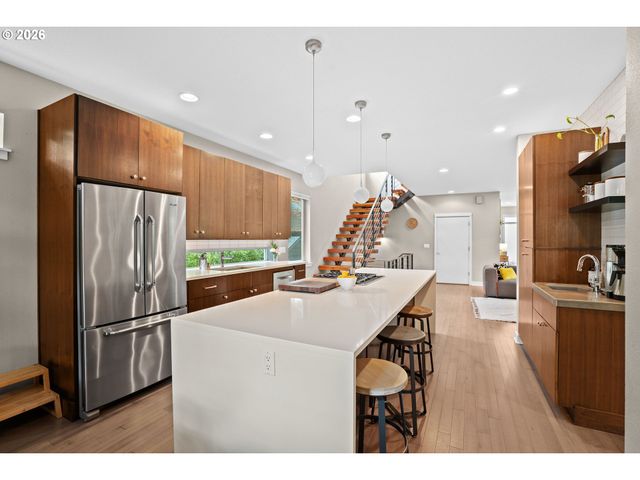 2510 Se SHERMAN St, Portland, OR 97214