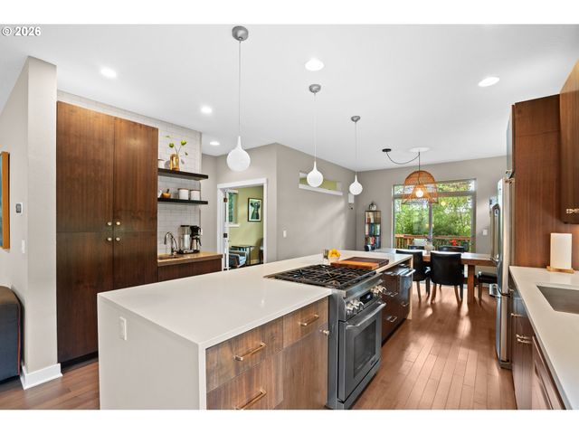 2510 Se SHERMAN St, Portland, OR 97214