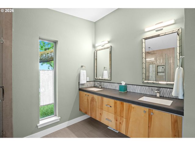2510 Se SHERMAN St, Portland, OR 97214