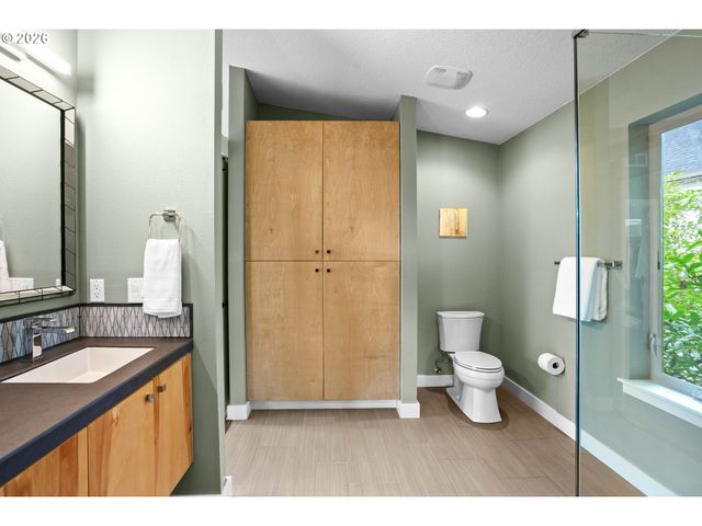 2510 Se SHERMAN St, Portland, OR 97214