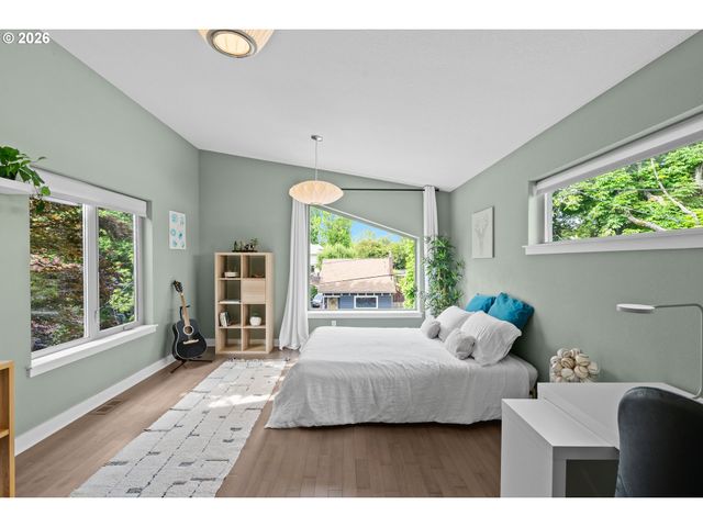 2510 Se SHERMAN St, Portland, OR 97214