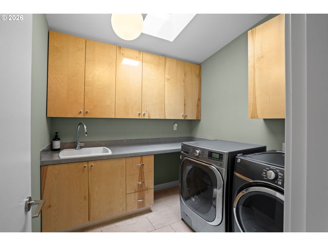 2510 Se SHERMAN St, Portland, OR 97214