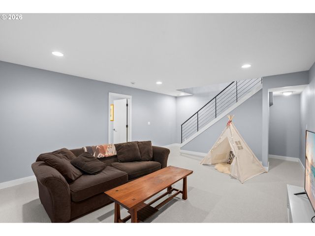 2510 Se SHERMAN St, Portland, OR 97214