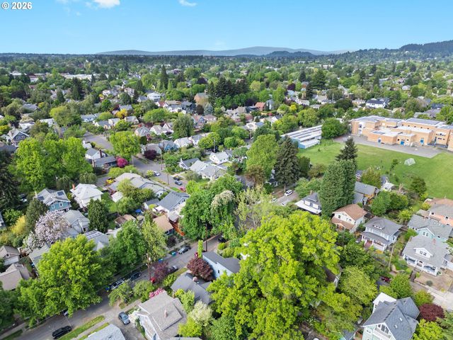 2510 Se SHERMAN St, Portland, OR 97214