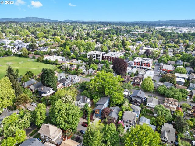 2510 Se SHERMAN St, Portland, OR 97214