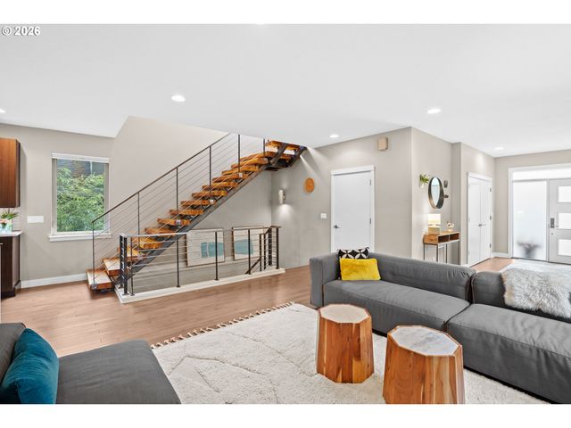2510 Se SHERMAN St, Portland, OR 97214
