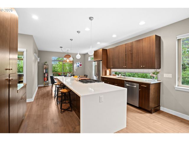 2510 Se SHERMAN St, Portland, OR 97214