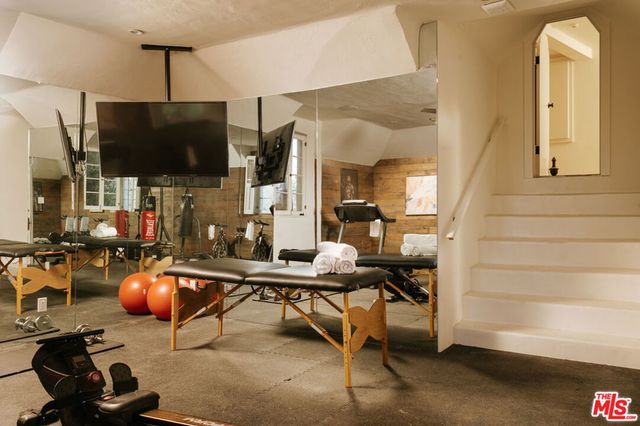 3001 Passmore Drive, Los Angeles, CA 90068