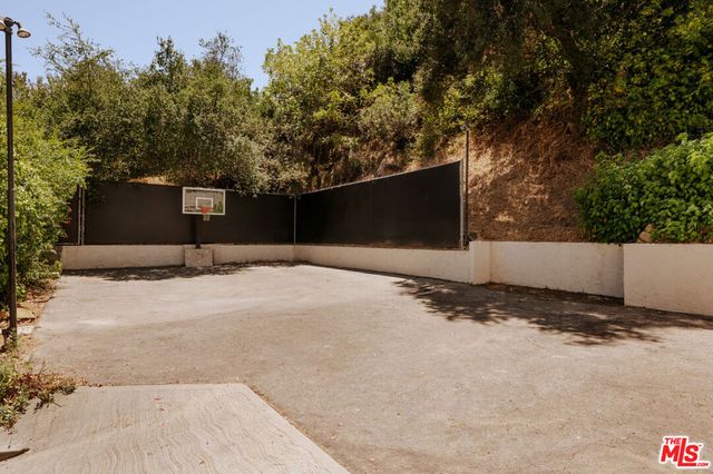 3001 Passmore Drive, Los Angeles, CA 90068