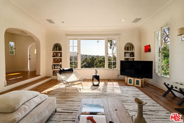 3001 Passmore Drive, Los Angeles, CA 90068