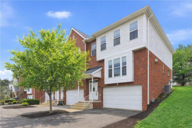 703 Lakeview Ct, Adams Twp, PA 16046