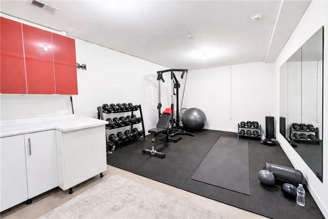 703 Lakeview Ct, Adams Twp, PA 16046