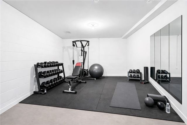 703 Lakeview Ct, Adams Twp, PA 16046