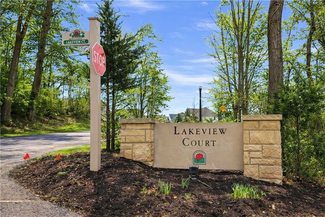 703 Lakeview Ct, Adams Twp, PA 16046