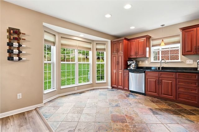 703 Lakeview Ct, Adams Twp, PA 16046