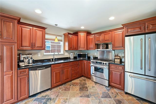 703 Lakeview Ct, Adams Twp, PA 16046