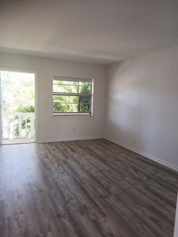 640 SE 2nd Avenue 202, Boynton Beach, FL 33435
