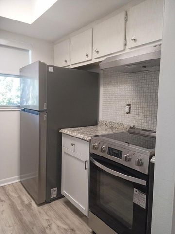 640 SE 2nd Avenue 202, Boynton Beach, FL 33435