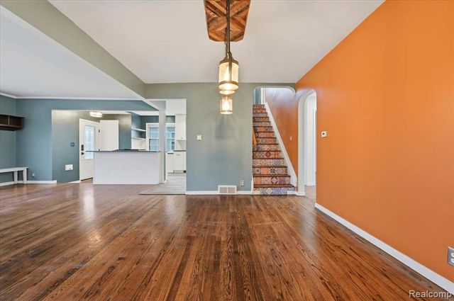 431 Colonial Court, Grosse Pointe Farms, MI 48236